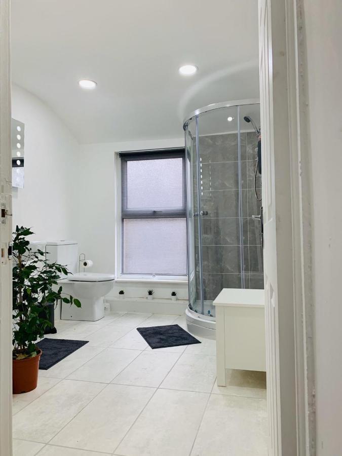 Stylish, Spacious & Luxurious Home - Parking Liverpool Exterior photo